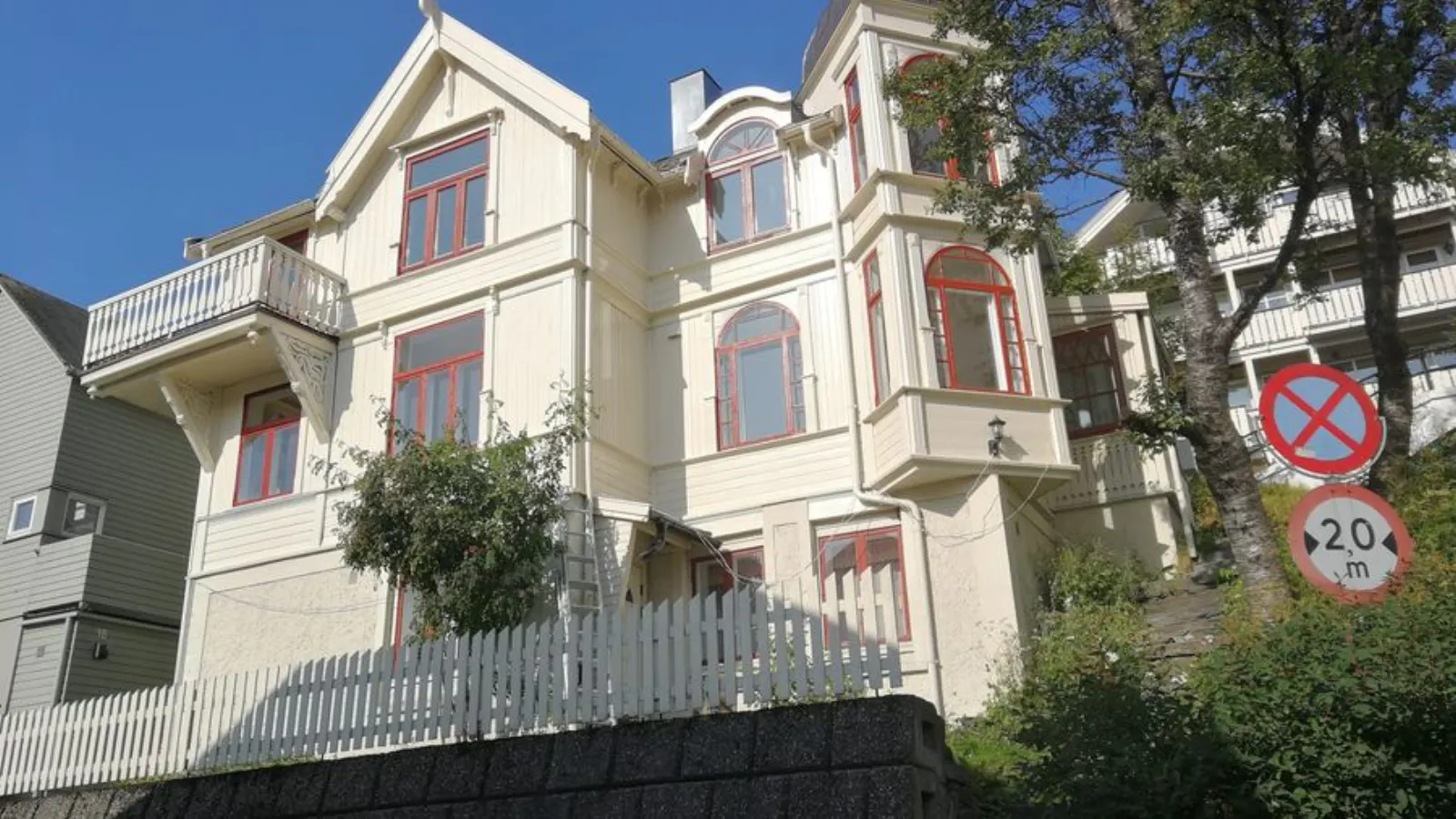 Villa på Mellomvegen — malt med linolje