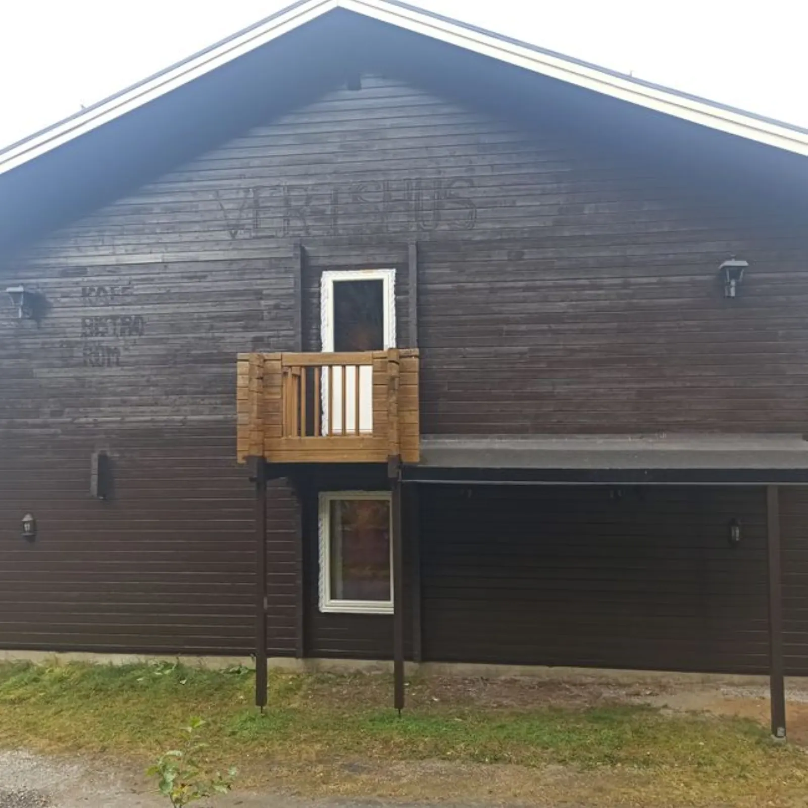 Fagernes Vertshus etter — gavl med ny malingsjobb